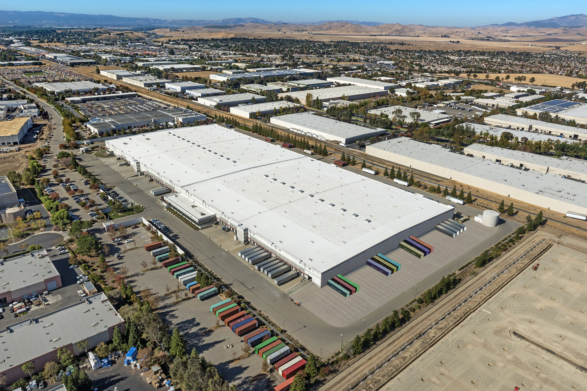 Amazon Boosts Distribution Footprint in San Francisco Bay Area